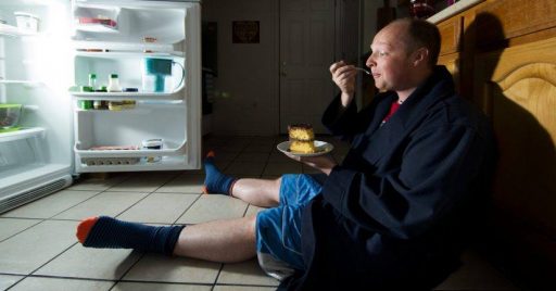 Šta se tačno dešava sa vašim tijelom kada jedete kasno uveče?